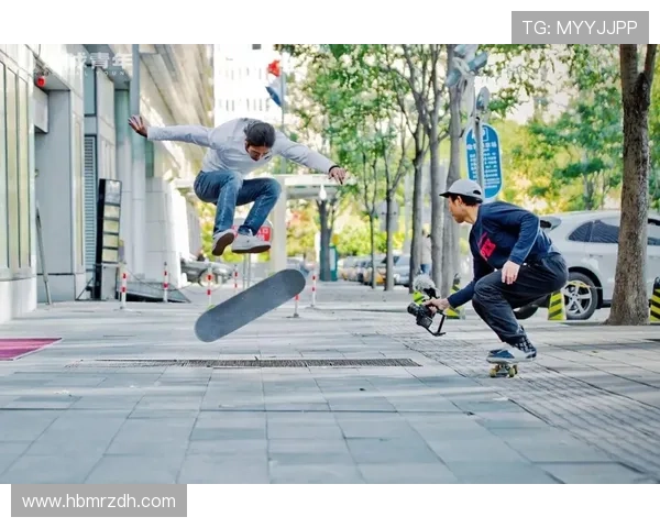 成都滑板队的阵地战揭秘:滑板文化与城市街头的深度融合探索 成都滑板队的阵地战揭秘:滑板文化与城市街头的深度融合探索